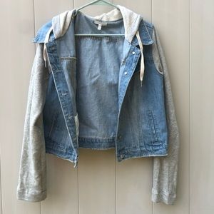 Jean jacket with cotton sleeves